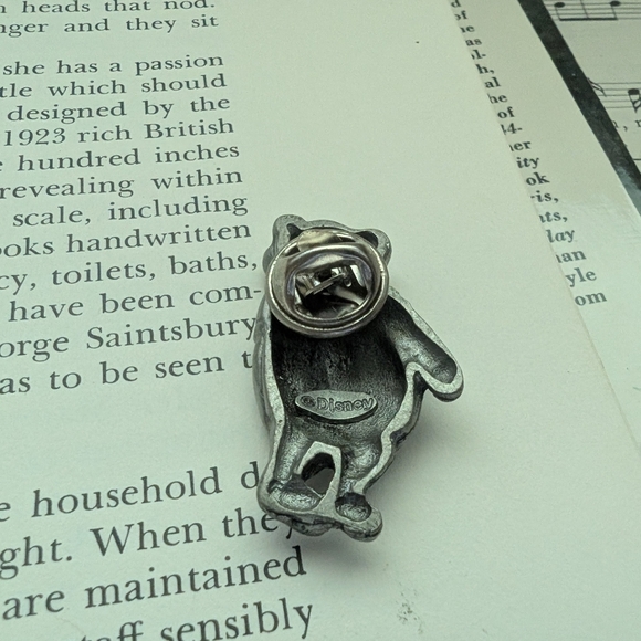 winnie The Pooh Disney Silver Bear Pin - Picture 6 of 7